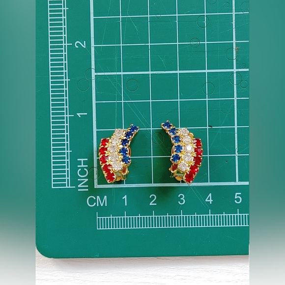 Vintage Red White & Blue Rhinestone Sparkle Patriotic Gold-tone Clip-on Earring - Picture 3 of 4